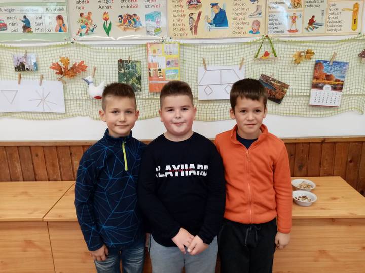 Hármat egy csapásra! Hármat egy csapásra!