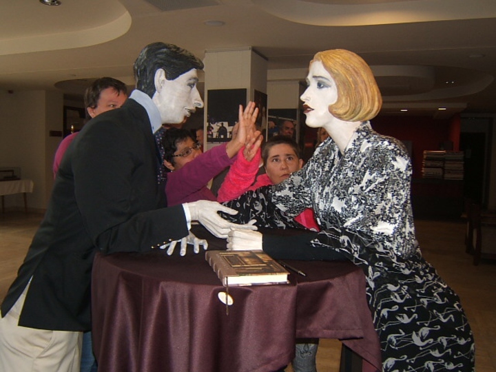 Sz�nh�zban j�rtak a Johanneum lak�i