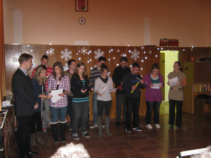 Főiskolások kedveskedtek otthonaink lakóinak Főiskolások kedveskedtek otthonaink lakóinak