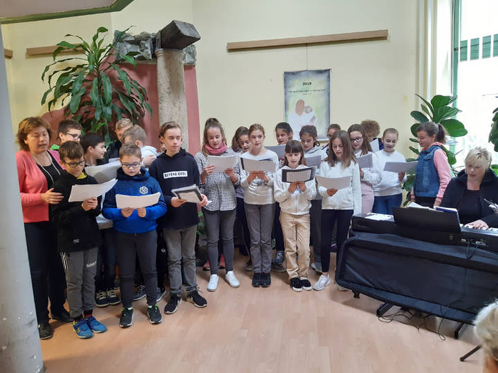 Zenei szolgálat a Túróczy Otthonban Zenei szolgálat a Túróczy Otthonban