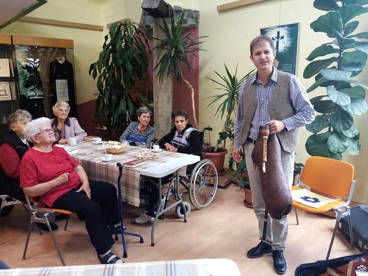 Nyenyere, duda.... Molnár Péter volt a Kávéház vendége Nyenyere, duda.... Molnár Péter volt a Kávéház vendége