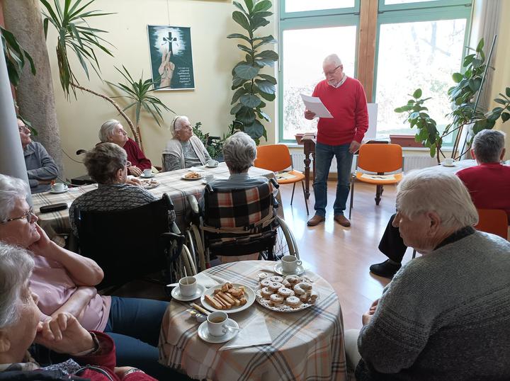 Kortárs irodalmi kávéház Kortárs irodalmi kávéház