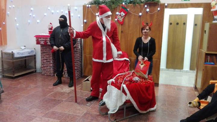 Mikul�s j�rt otthonunkban