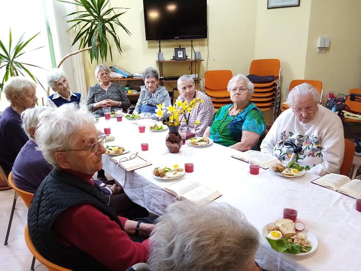 �gy k�sz�ltek a T�r�czy H�z lak�i az �nnepekre