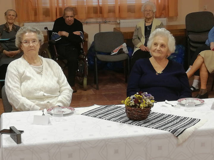 A h�nap kerek sz�linaposait k�sz�nt�tt�k