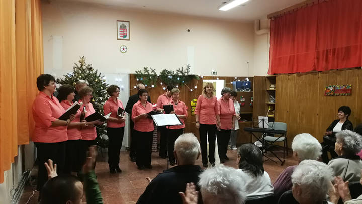 Zenés karácsony Zenés karácsony