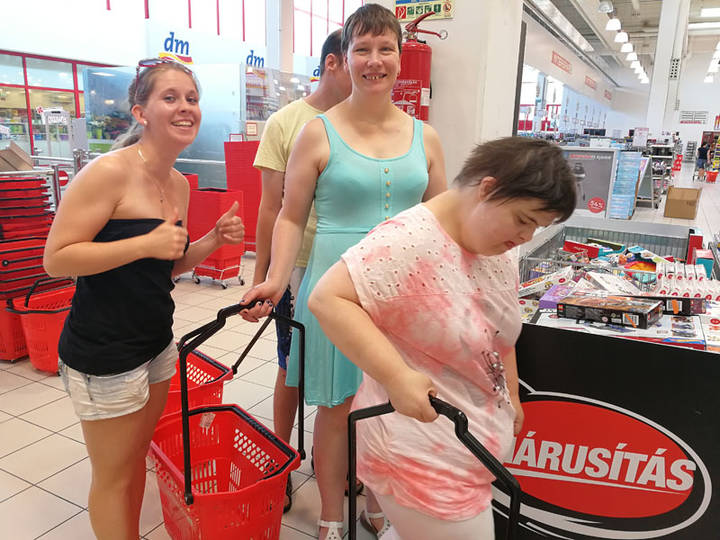 Bev�s�rl�s a Johanneum lak�ival