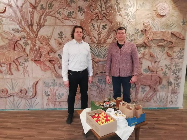 Mézadomány a Diakóniai Központ lakóinak Mézadomány a Diakóniai Központ lakóinak