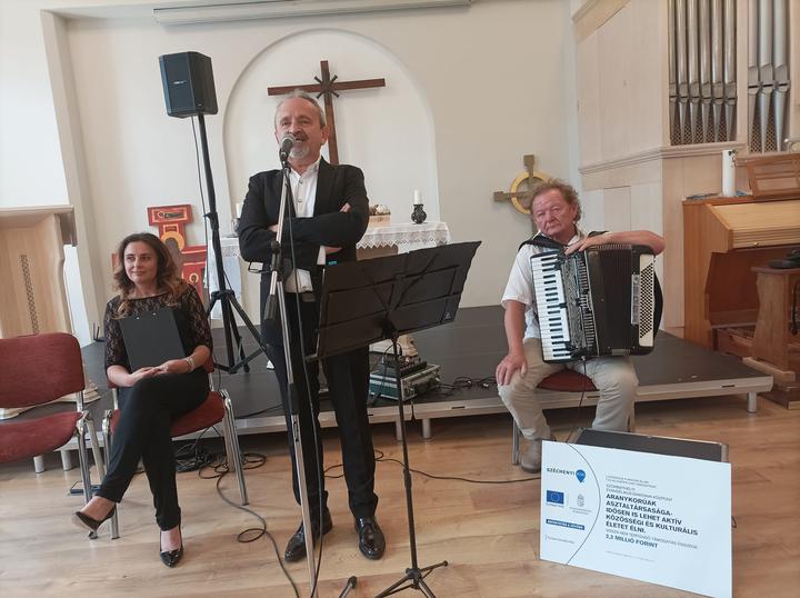 T�bb, mint sz�rakoz�s