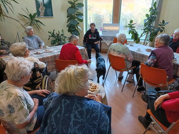 Kávéház - Gyógyító négylábúakkal Kávéház - Gyógyító négylábúakkal