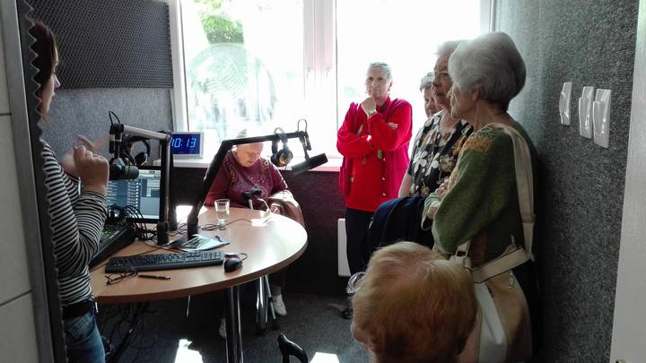 Rádió-látogatáson jártak a Túróczy-ház lakói Rádió-látogatáson jártak a Túróczy-ház lakói