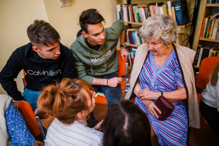 Okostelefonok a T�r�czy h�zban