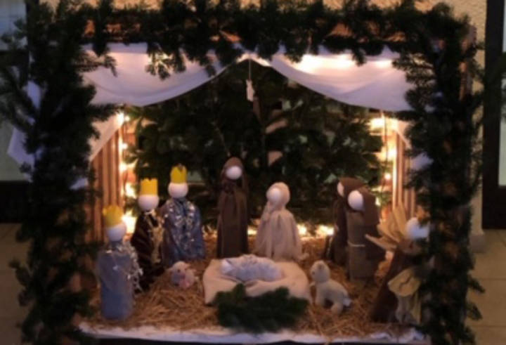 �ldott, b�k�s �nnepeket k�v�nunk!