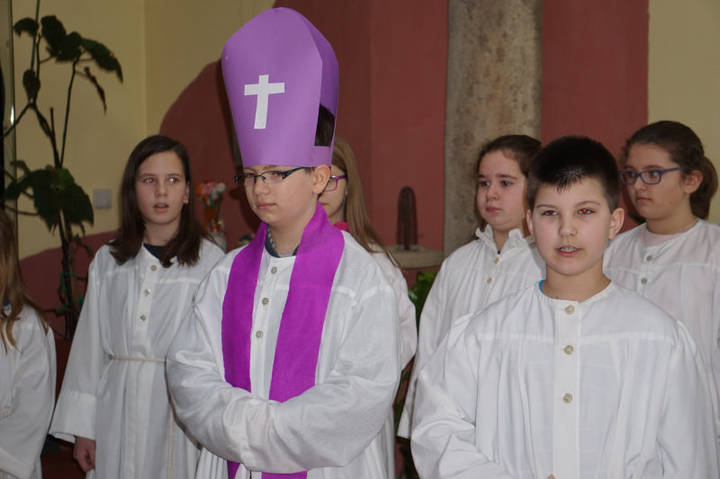 A bal�zsol�s hagyom�nyait mutatt�k be az iskol�sok