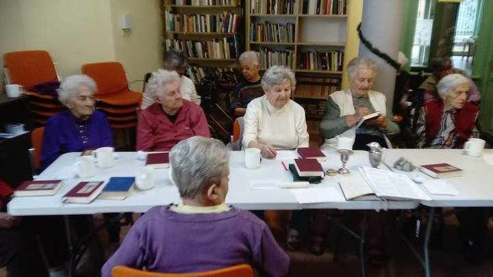 Folytat�dott a biblia�ra-sorozat a T�r�czy Otthonban