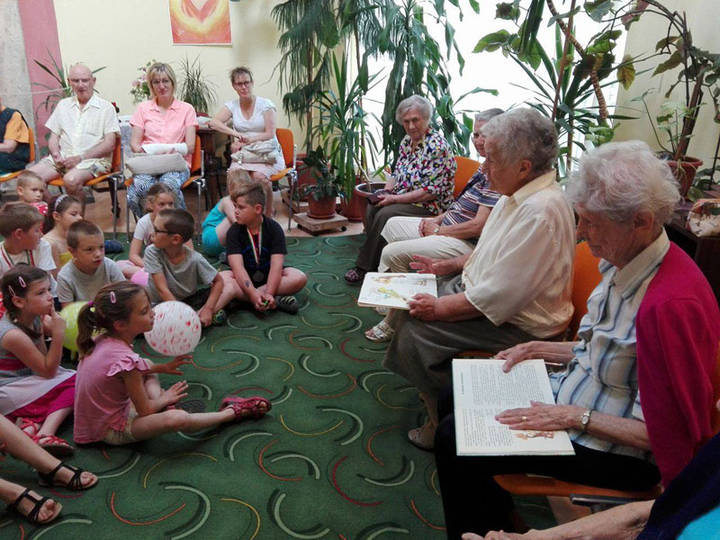 K�nyvh�t a T�r�czy-h�zban