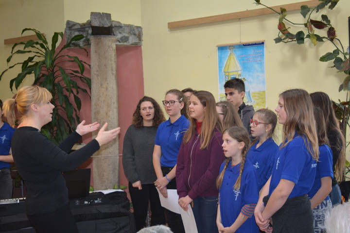 Adventi TenSing-�h�tat a T�r�czy Otthonban