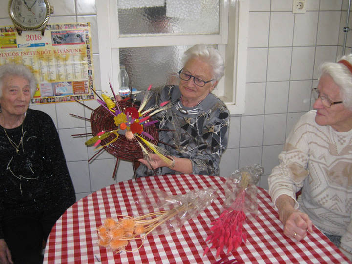 Dekorációt készítettek lakóink Dekorációt készítettek lakóink