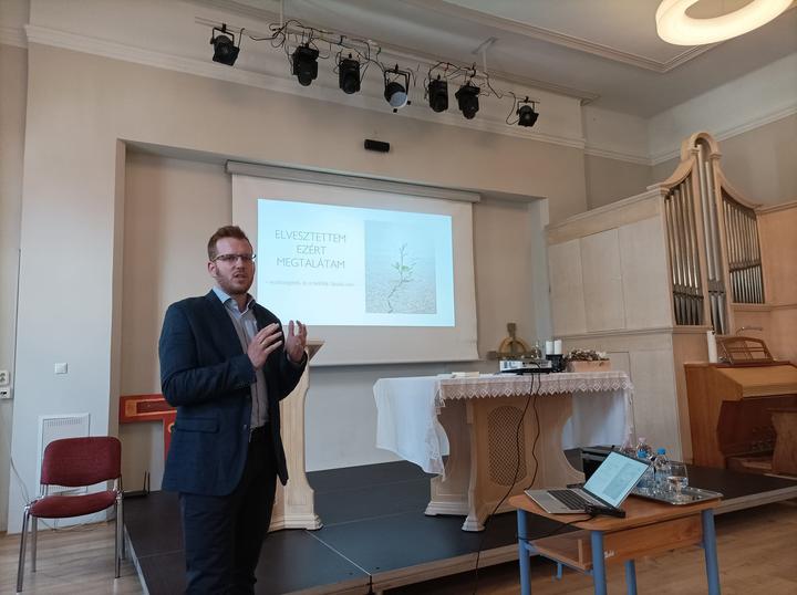 Veszteségeinek és a belőlük fakadó élet Veszteségeinek és a belőlük fakadó élet