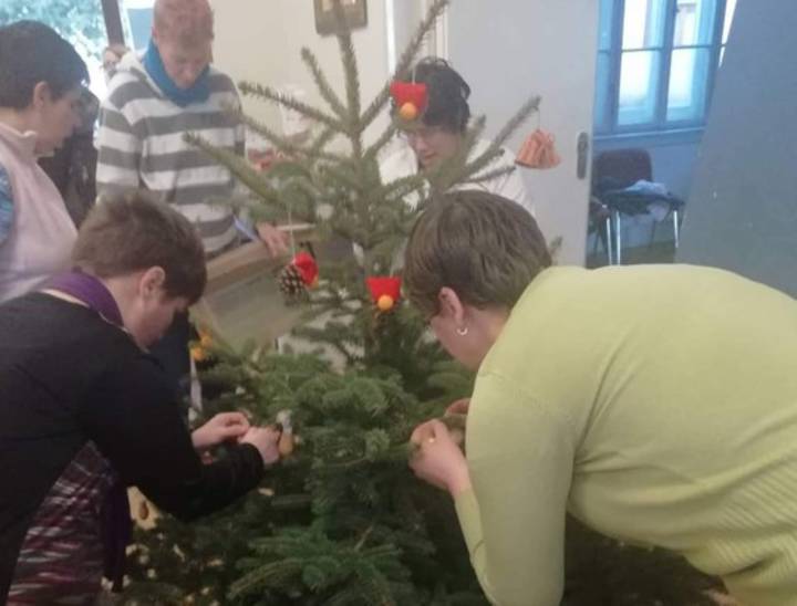 Karácsonyfa-díszítő versenyen jártunk Karácsonyfa-díszítő versenyen jártunk