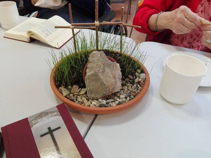 Páskaünnep az idősotthonban Páskaünnep az idősotthonban