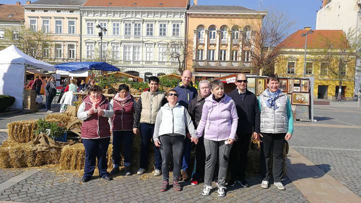 Húsvétváró séta a Fő téren Húsvétváró séta a Fő téren