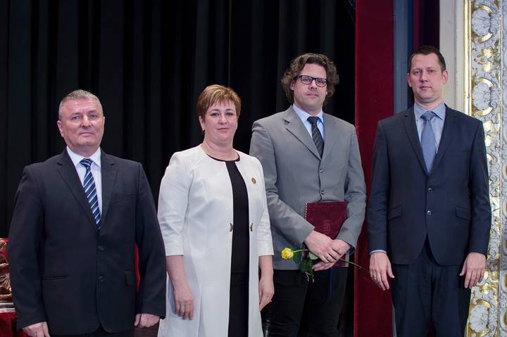 Miniszteri kit�ntet�st vehetett �t Szab� Mikl�s