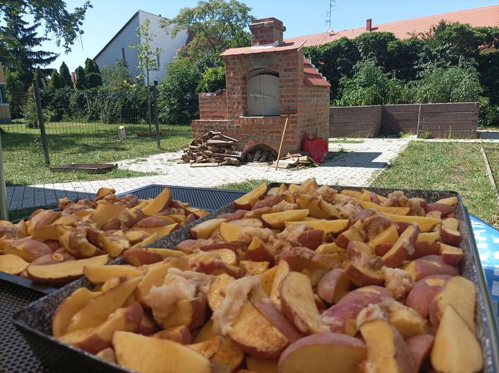 Kemencében sült krumpli Kemencében sült krumpli