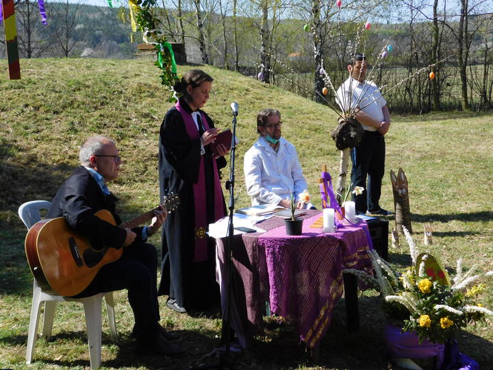 Gregersen-Labossa Gy�rgy int�zm�nyvezet� lelk�sz �s B�nfi �kos telephelyvezet� besz�l az �gfalvi otthon mindennapjair�l, m�ltj�r�l �s a j�v�beli tervekr�l a Credo R�di�ban