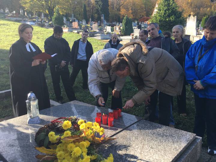 Lak�inkkal a k�z�s s�rn�l halottak napi megeml�kez�st tartottunk 

