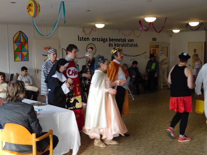 K�pek �s vide� az �gfalvi lak�k farsangj�r�l