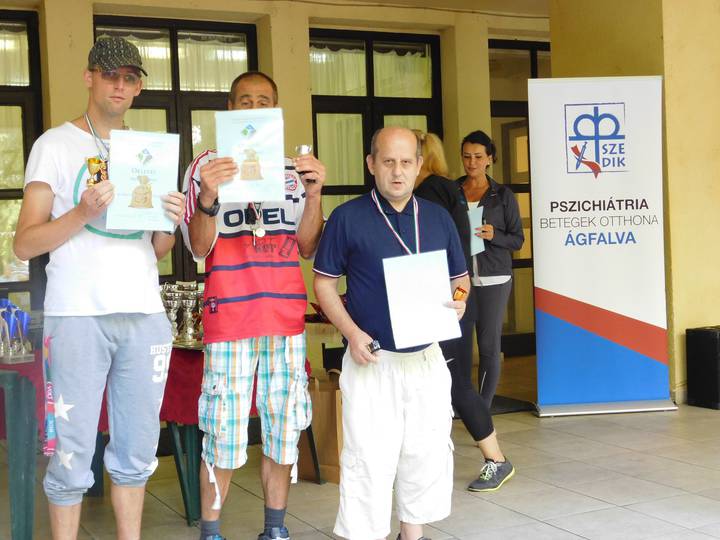 Mozdulj, mozdulj! Egy nap a sport jegy�ben �gfalv�n