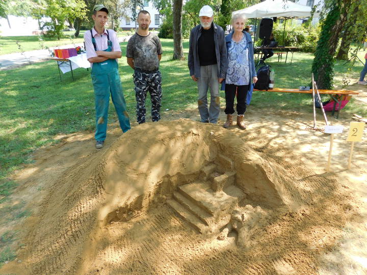 �gfalvi homokszobr�szok Zsir�n