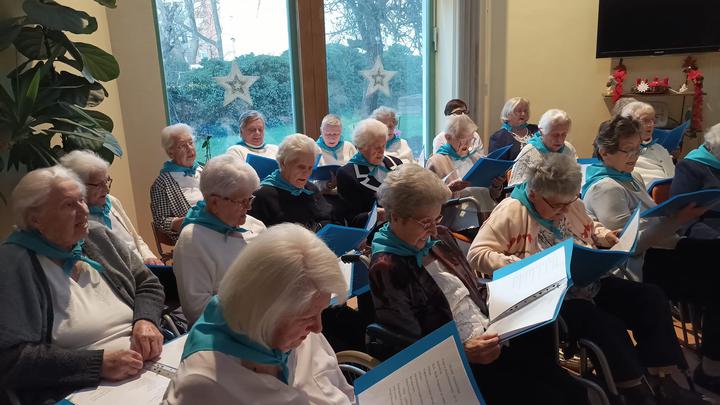 �dventi zen�s csal�di est volt a T�r�czy Zolt�n Szeretetotthonban