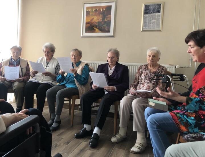 Kerek sz�let�snaposokat k�sz�nt�tt�nk